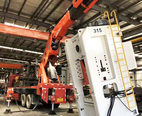 张家口桥西提升工作效率，选择优质折臂吊租赁服务