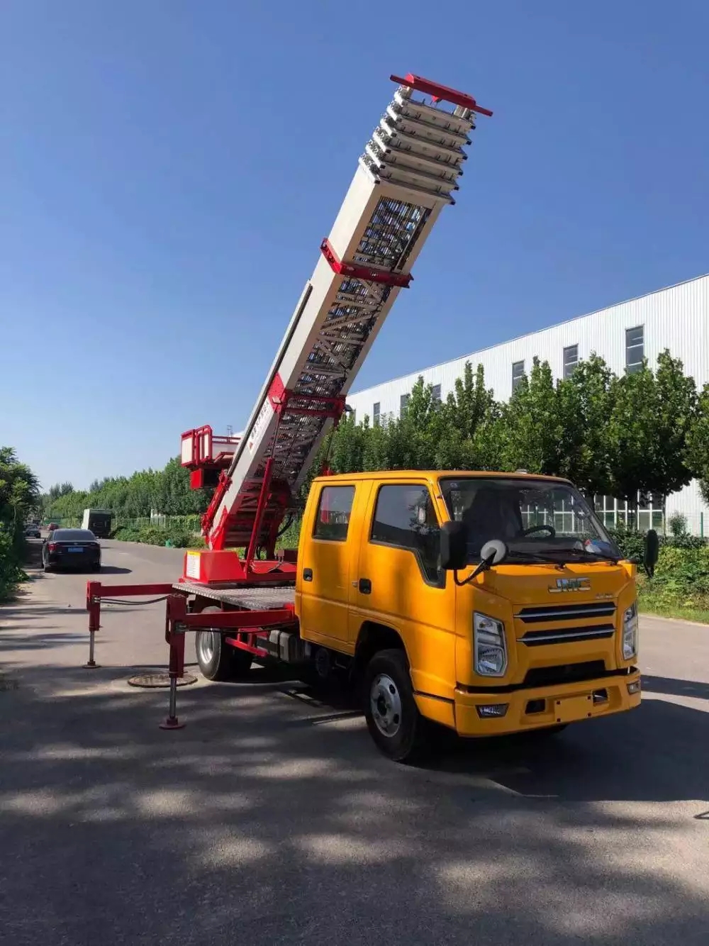 张家口桥西附近的云梯车出租服务：轻松解决高空作业需求