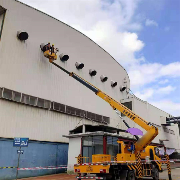 张家口桥西高空作业车出租服务：专业广告牌安装解决方案