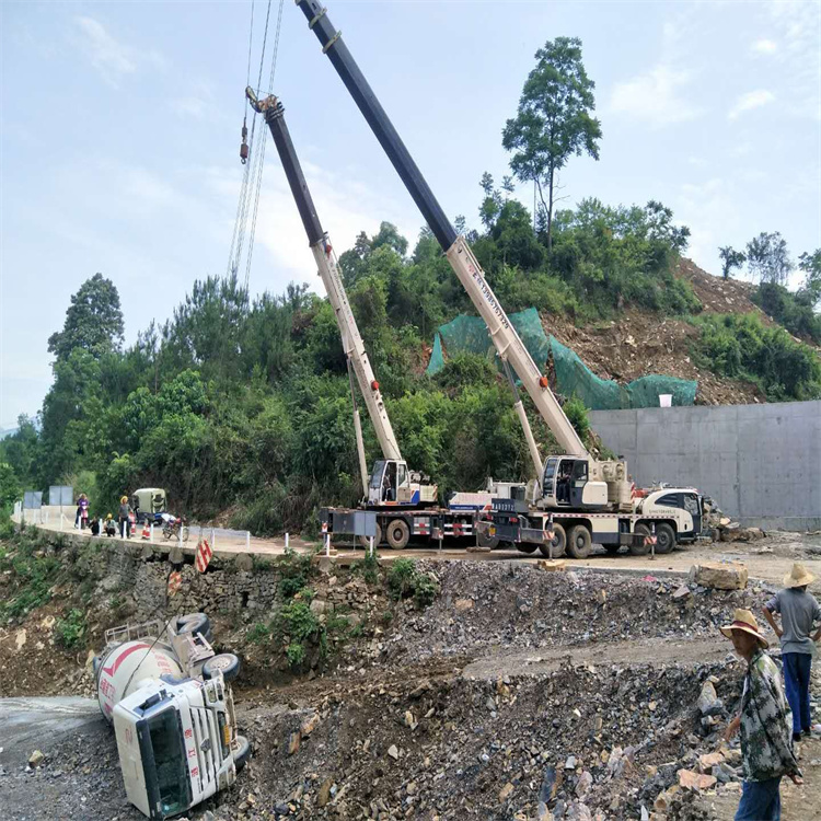 张家口桥西汽车掉沟里叫吊车救援要多少钱